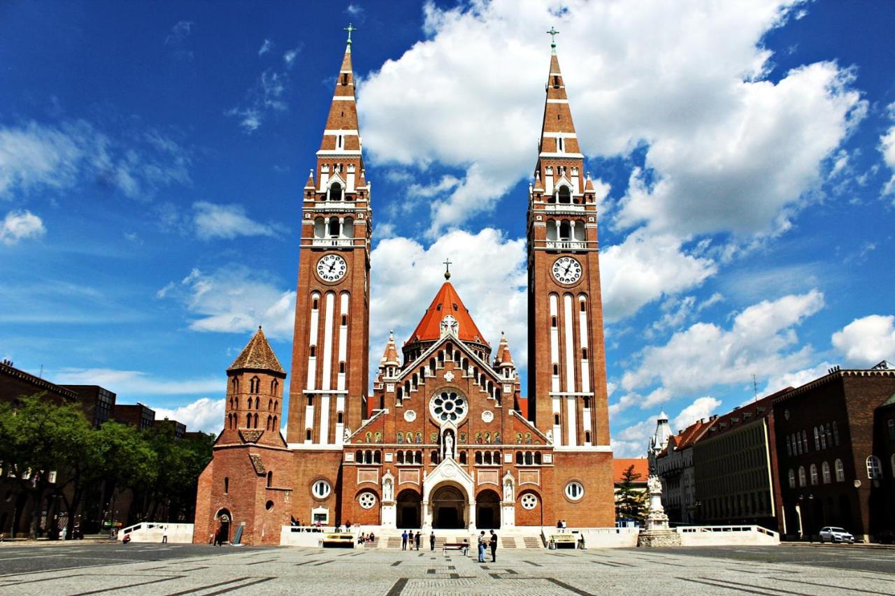 Szeged Suncity Apartman แซแก็ด ภายนอก รูปภาพ